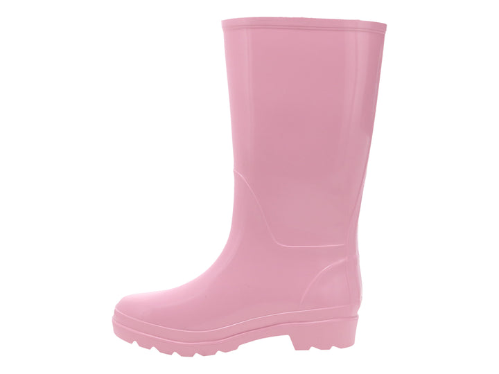 Bota de lluvia color rosa brillante con hebilla plateada en la parte superior y suela antideslizante.