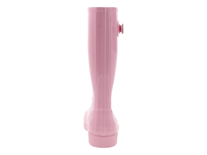 Bota de lluvia color rosa brillante con hebilla plateada en la parte superior y suela antideslizante.