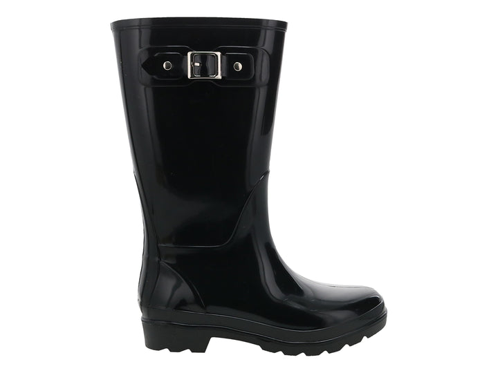 Bota de lluvia color negro brillante con detalle de hebilla en la parte superior.