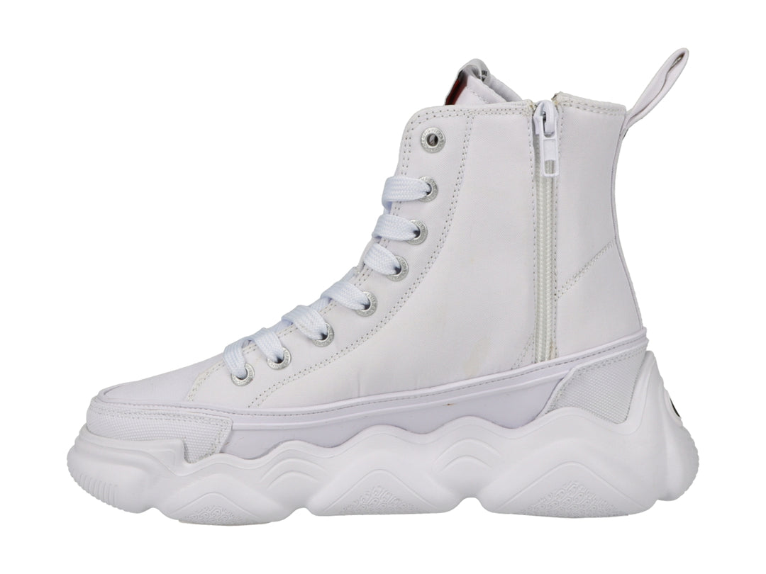 Tenis Champion blancos de bota con suela chunky y logotipo en el lateral.