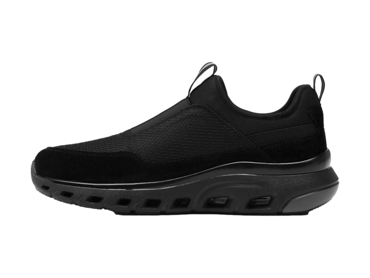 Zapato deportivo Flexi color negro, diseño sin cordones con suela amortiguada y tejido transpirable.