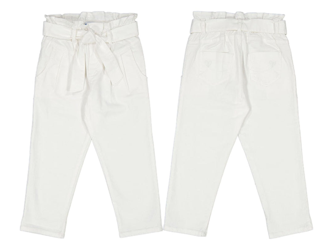 Pantalón largo blanco estilo slouchy para niña con cinturón de lazo en la cintura, vista frontal y posterior.