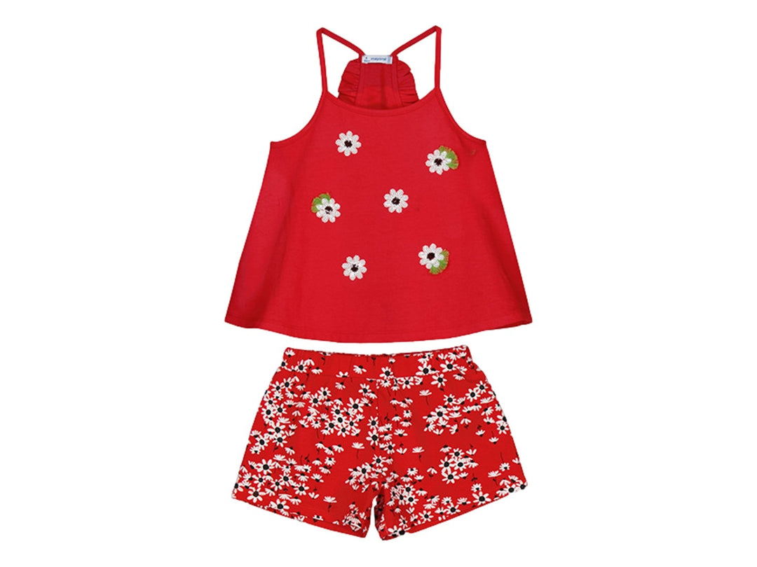 Conjunto de ropa para niña color rojo con top de aplicaciones florales y shorts estampados.