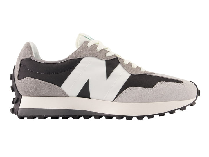 Tenis New Balance modelo 327 en color gris Brighton Grey con detalles en blanco y negro y suela blanca.