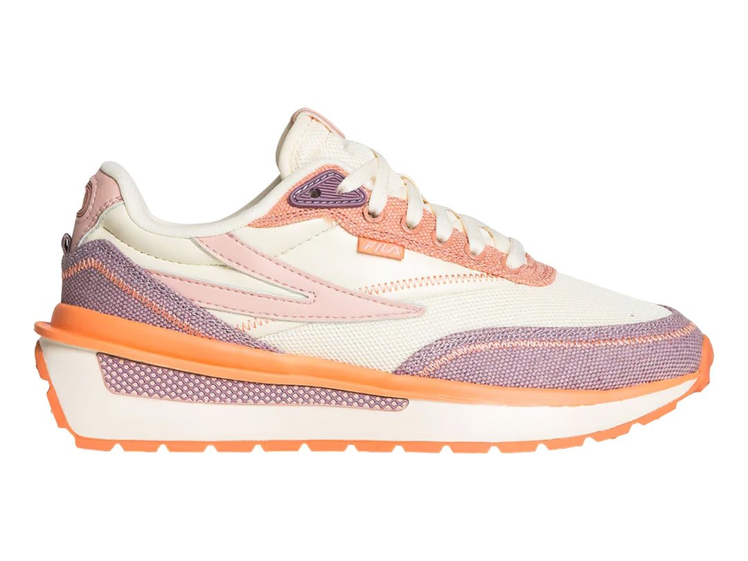 Tenis FILA deportivos en colores blanco, naranja y morado con suela gruesa.