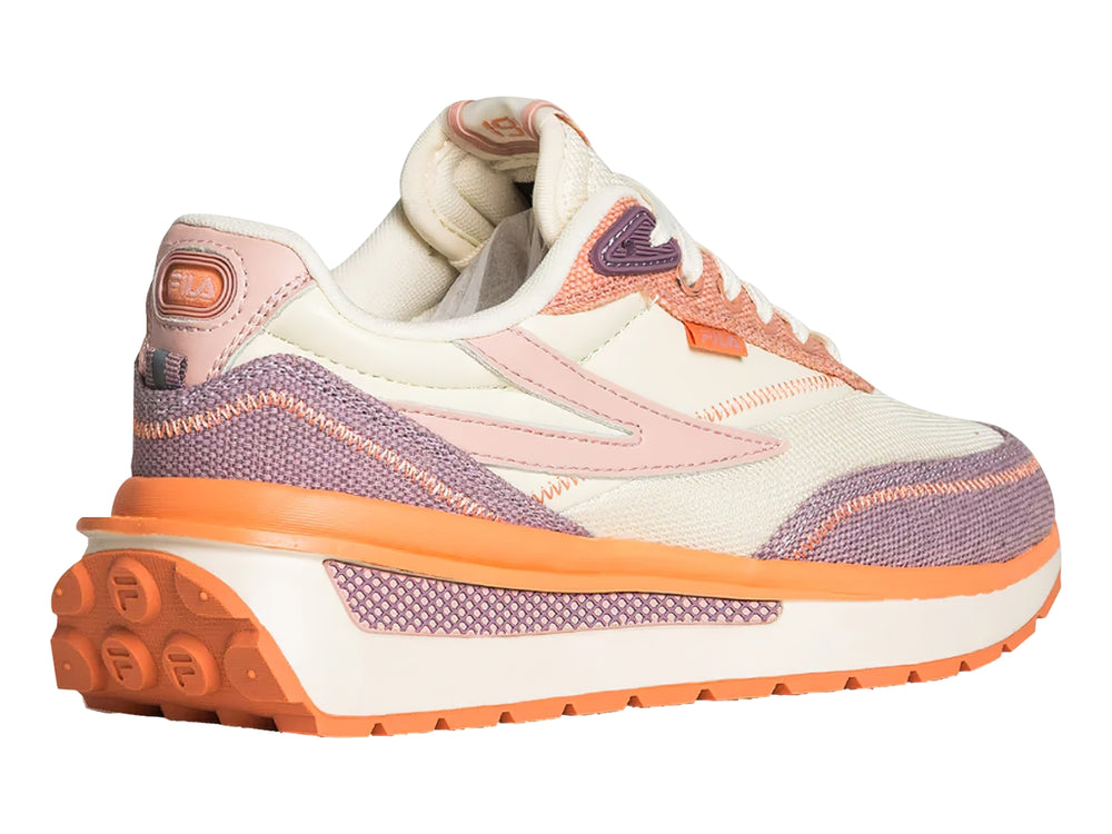 Tenis FILA deportivos en colores blanco, naranja y morado con suela gruesa.