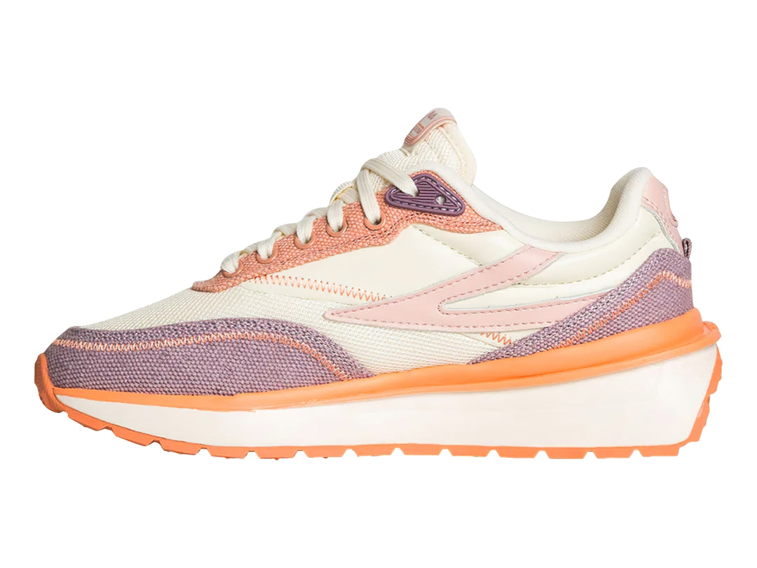 Tenis FILA deportivos en colores blanco, naranja y morado con suela gruesa.