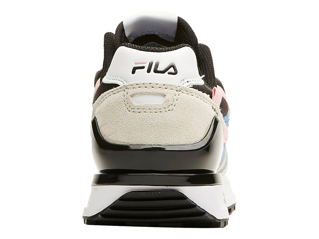 Tenis FILA Valado 2 color blanco y beige con detalles en azul, rosa y negro.