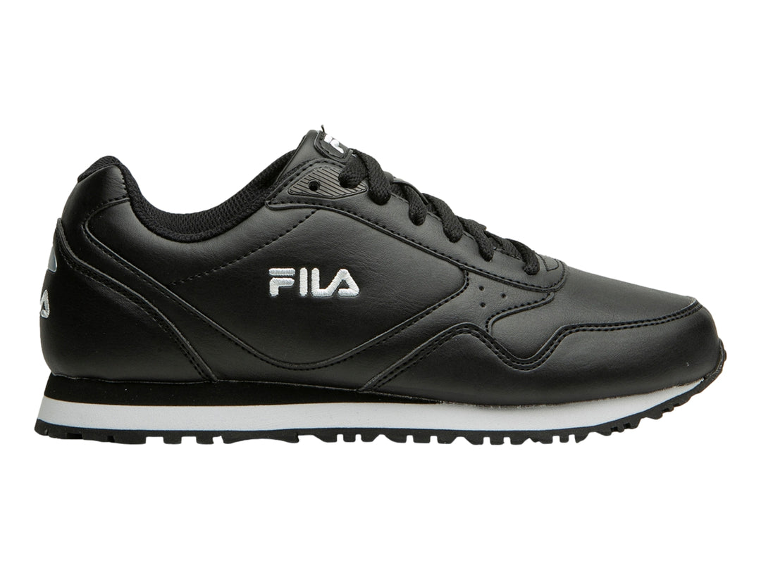 Tenis FILA Memento color negro con suela blanca y logotipo lateral blanco.