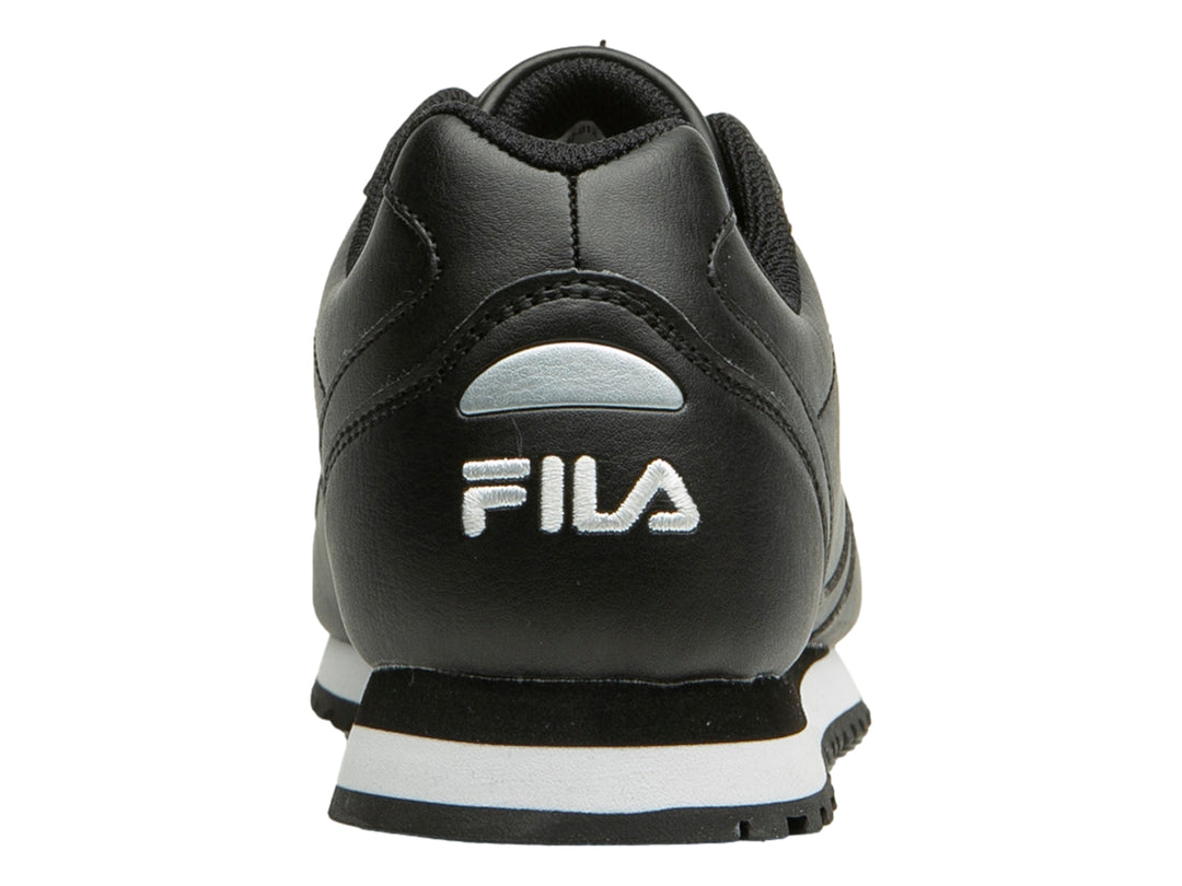 Tenis FILA Memento color negro con suela blanca y logotipo lateral blanco.