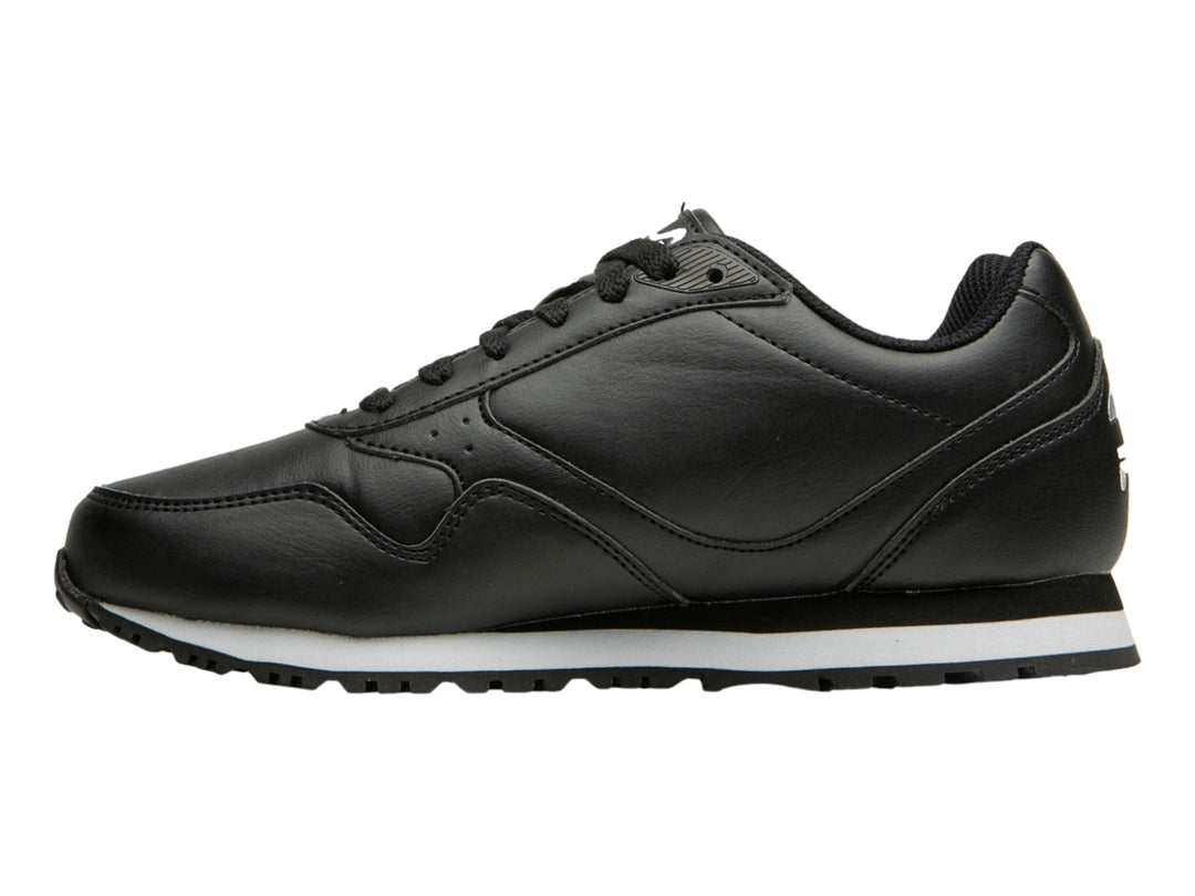 Tenis FILA Memento color negro con suela blanca y logotipo lateral blanco.
