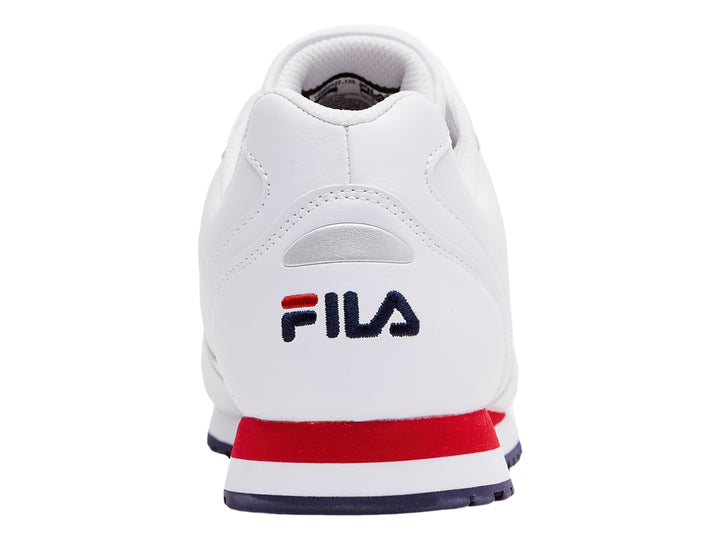 Tenis FILA Memento blancos con franja roja lateral y suela azul marino.