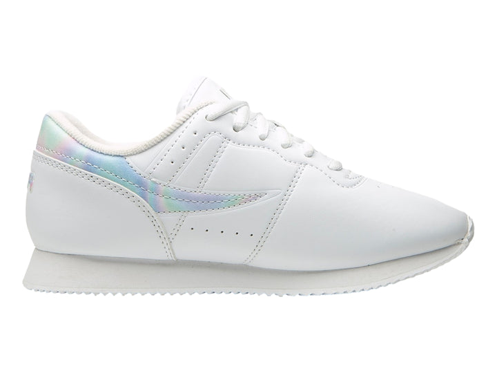 Tenis FILA Machu 2 IR de color blanco con detalle lateral iridiscente y suela blanca.