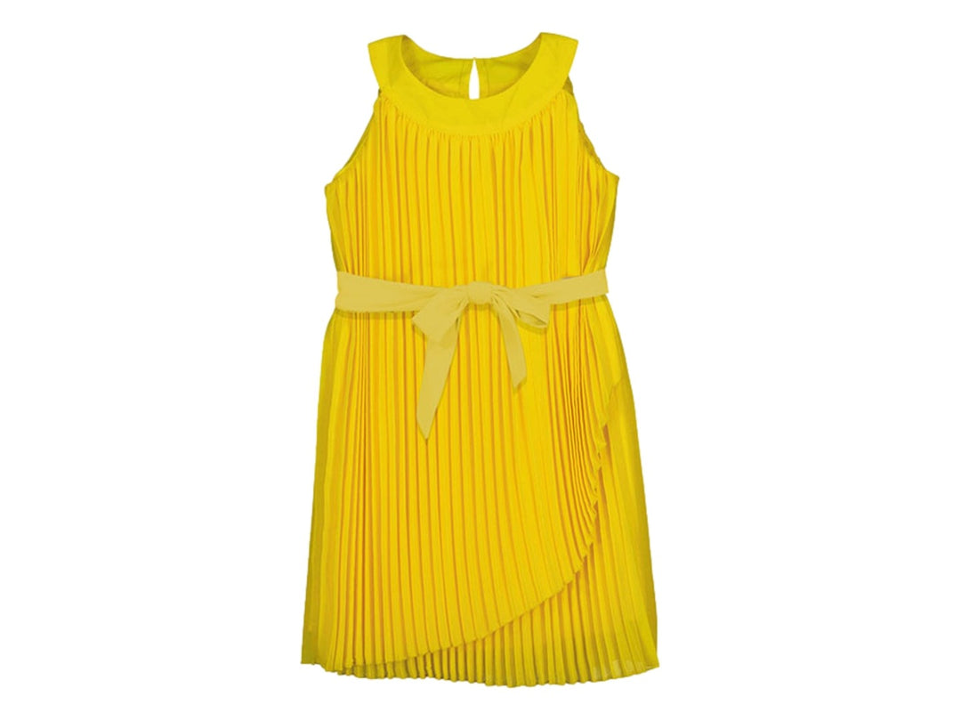 Vestido amarillo plisado sin mangas con cinturón a juego para niña.