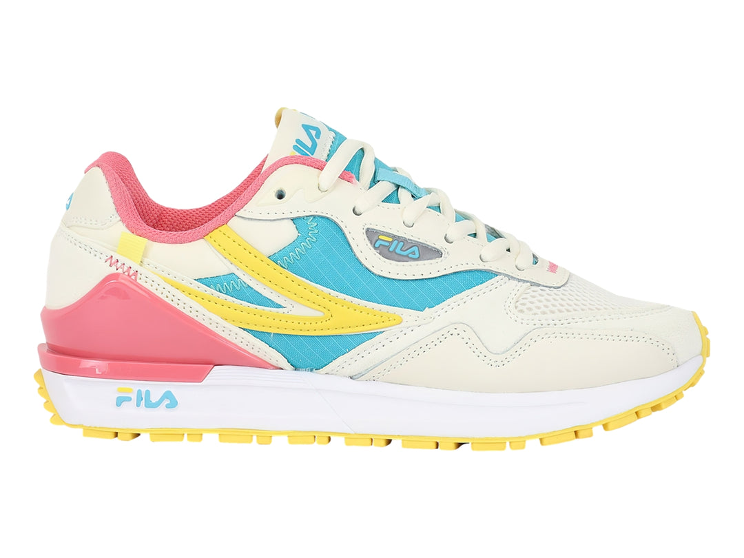 Tenis FILA en color blanco con detalles en azul, rosa y amarillo, diseño deportivo moderno.