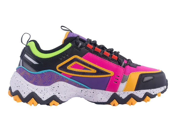 Tenis deportivos FILA Oakmont TR multicolores con suela blanca moteada y detalles en rosa y morado.