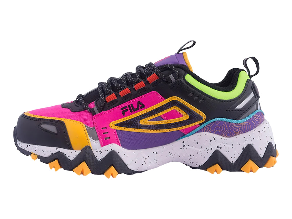 Tenis deportivos FILA Oakmont TR multicolores con suela blanca moteada y detalles en rosa y morado.