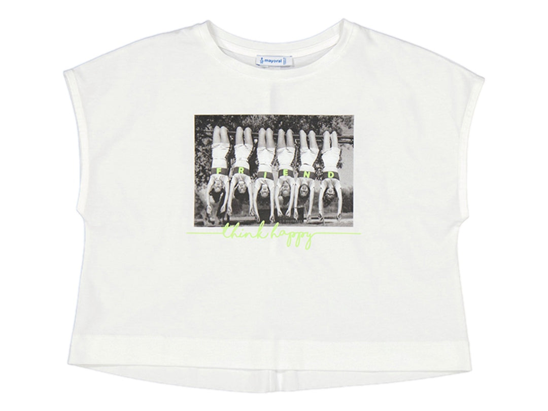 Camiseta blanca para niños con estampado fotográfico central y texto en verde neón.