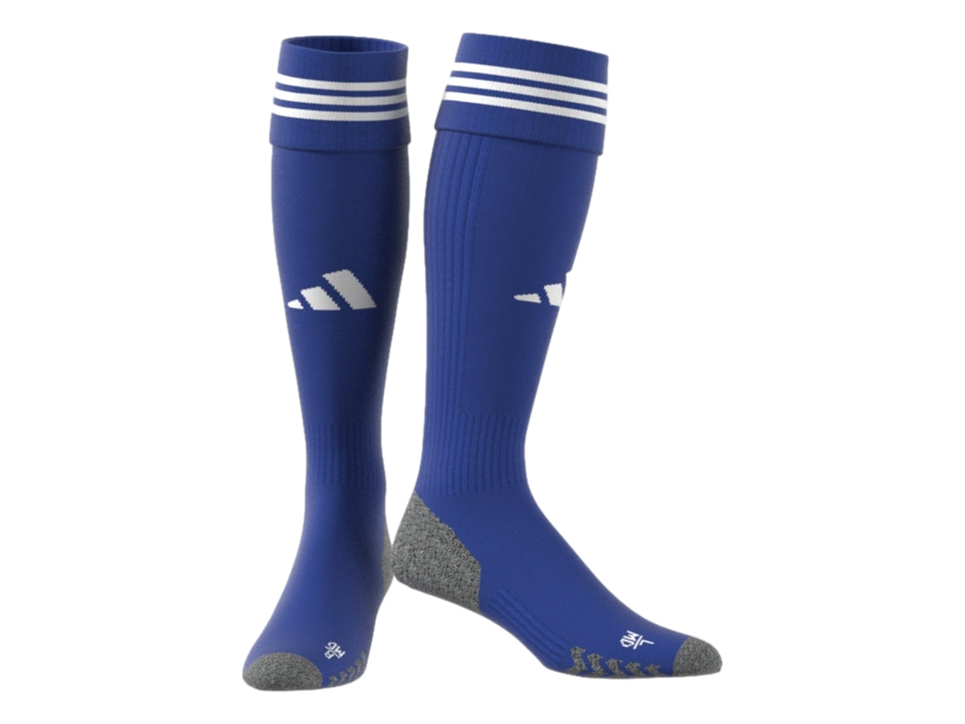 Par de calcetines deportivos Adidas color azul royal con detalles en blanco y gris, diseñados para fútbol.