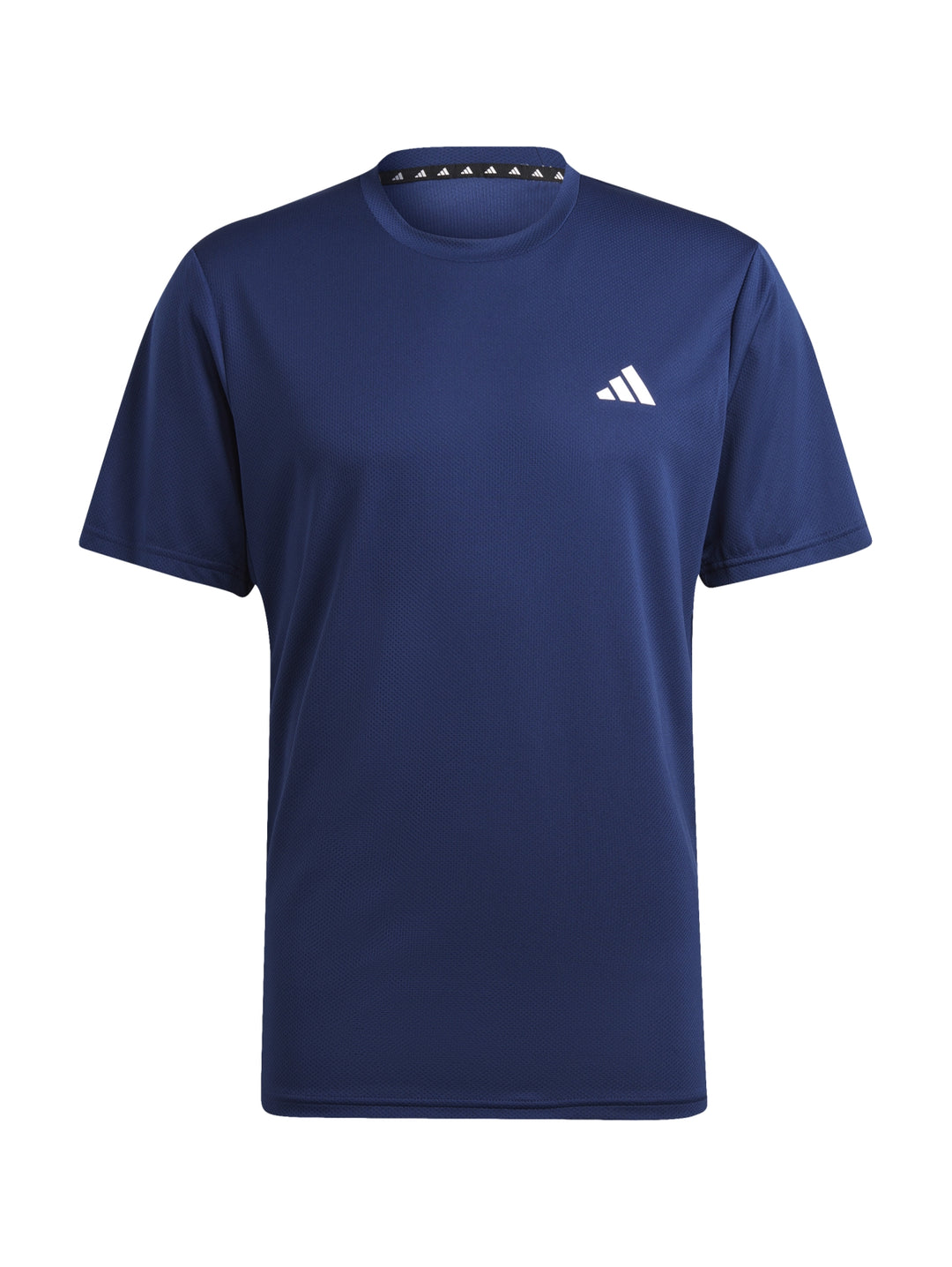 Hombre vistiendo una playera deportiva Adidas de color azul con logo blanco en el pecho.