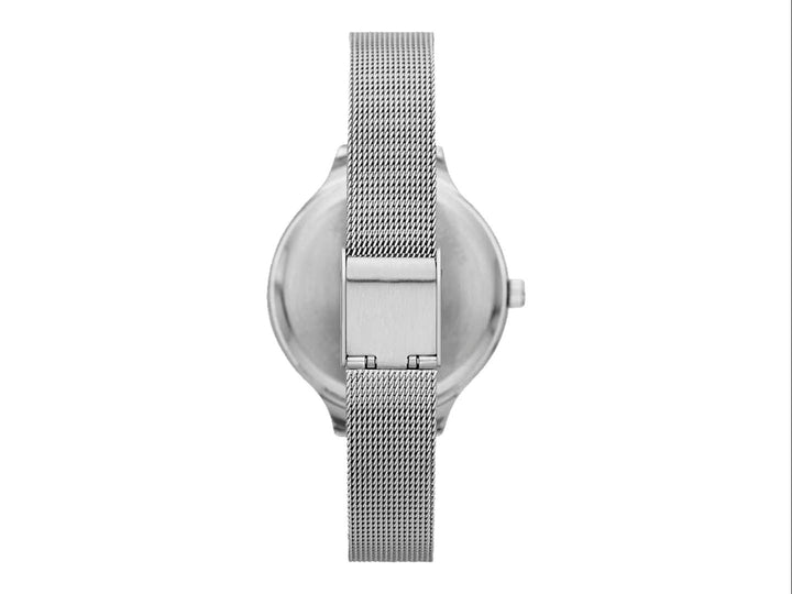 Set de joyería color plata para mujer que incluye reloj con correa de malla, pulsera de mariposa, anillo y aretes.