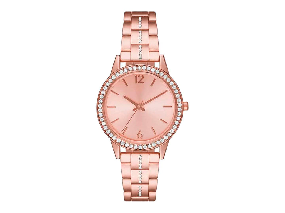 Set de reloj y cinco pulseras en color oro rosa con detalles de cristales brillantes.