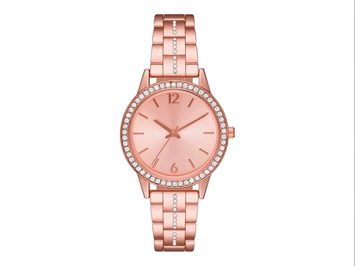 Set de reloj y cinco pulseras en color oro rosa con detalles de cristales brillantes.