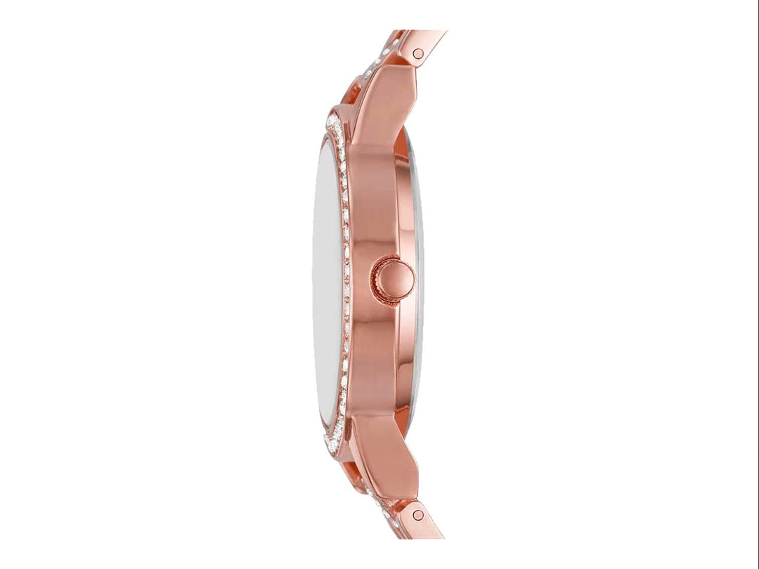 Set de reloj y cinco pulseras en color oro rosa con detalles de cristales brillantes.