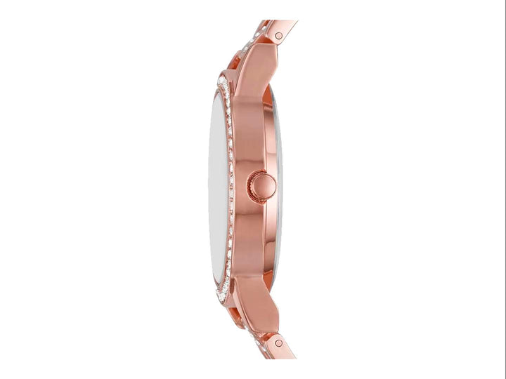 Set de reloj y cinco pulseras en color oro rosa con detalles de cristales brillantes.
