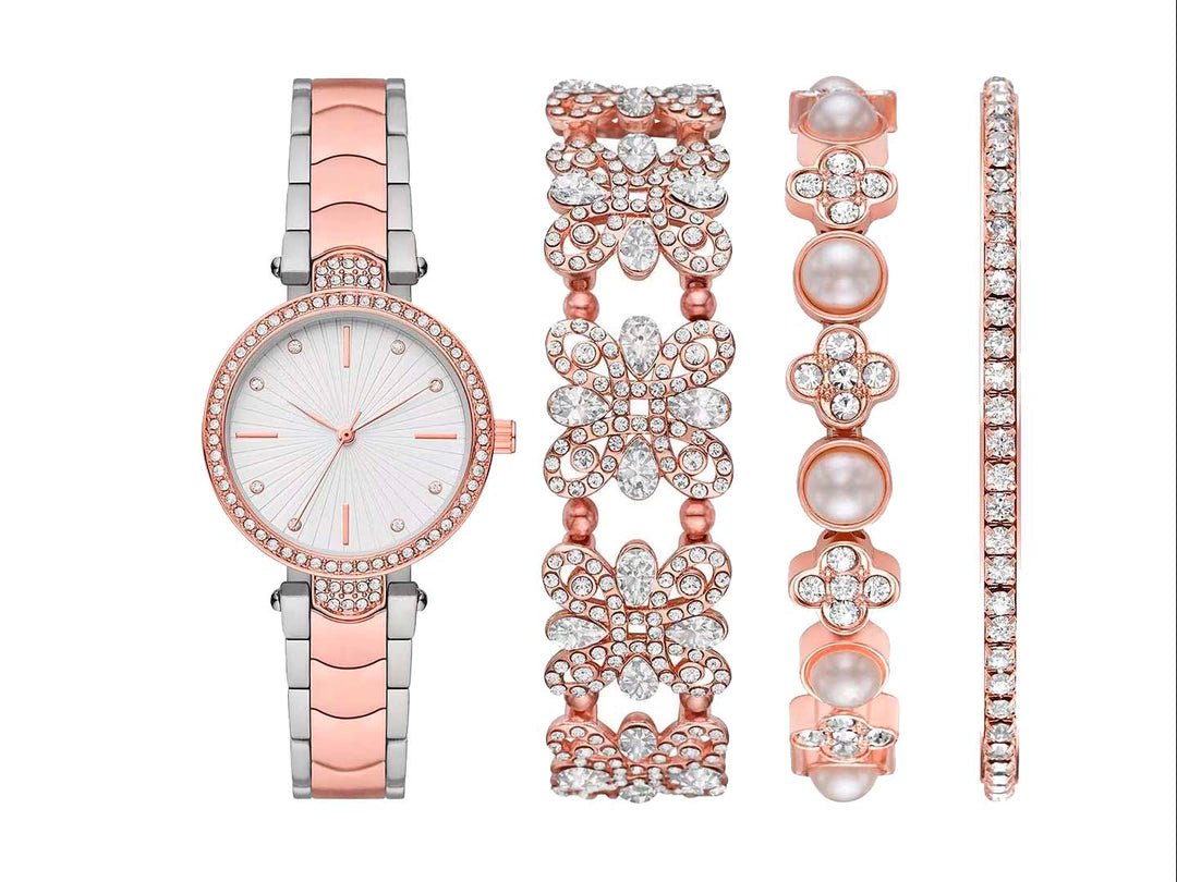 Set de 4 piezas Folio que incluye un reloj y tres pulseras en tonos oro rosa y plata con detalles brillantes.
