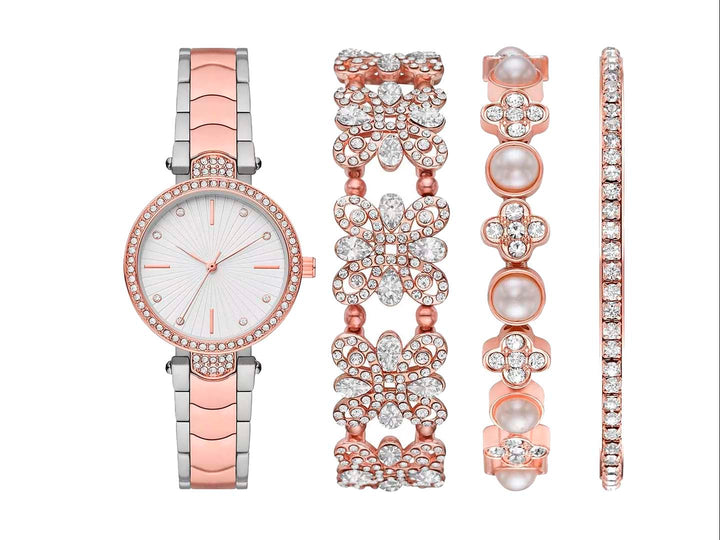 Set de 4 piezas Folio que incluye un reloj y tres pulseras en tonos oro rosa y plata con detalles brillantes.