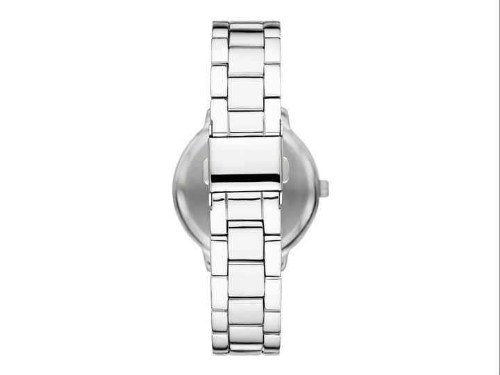 Set de 4 piezas color plata para mujer que incluye un reloj y tres pulseras decorativas.