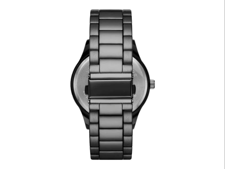 Set de 5 piezas para Hombre que incluye un reloj analógico negro y cuatro pulseras a juego en tonos negros.