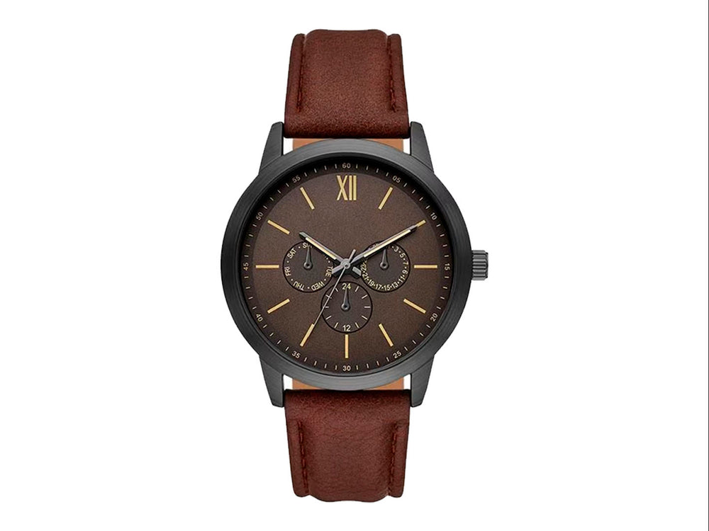 Set de 6 piezas para hombre que incluye un reloj con correa café y carátula gris, acompañado de cinco pulseras a juego.