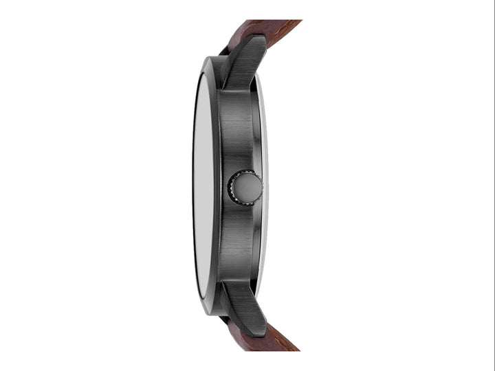 Set de 6 piezas para hombre que incluye un reloj con correa café y carátula gris, acompañado de cinco pulseras a juego.