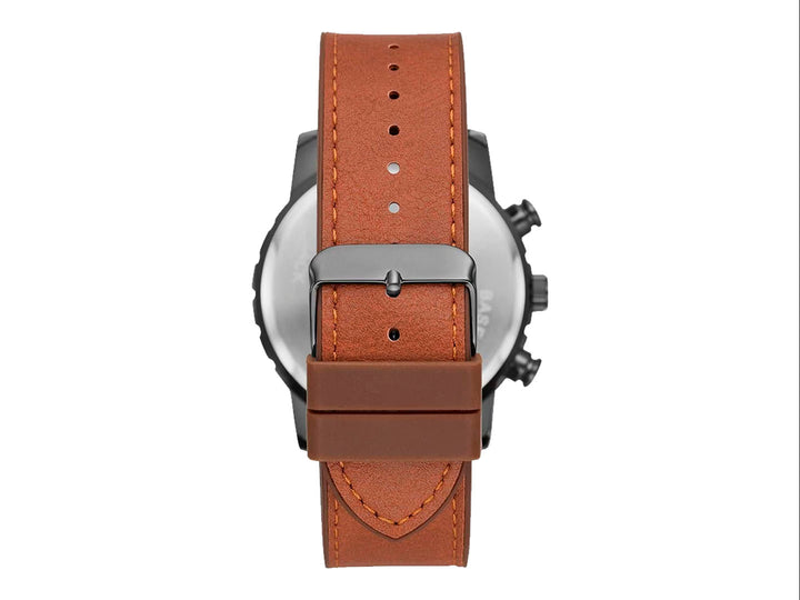 Set de 5 piezas para hombre que incluye un reloj con correa café y cuatro pulseras coordinadas en tonos negro y madera.