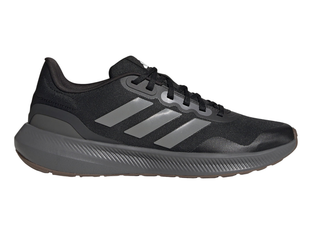 Tenis deportivos Adidas Runfalcon 3.0 color negro con franjas y suela en color gris.
