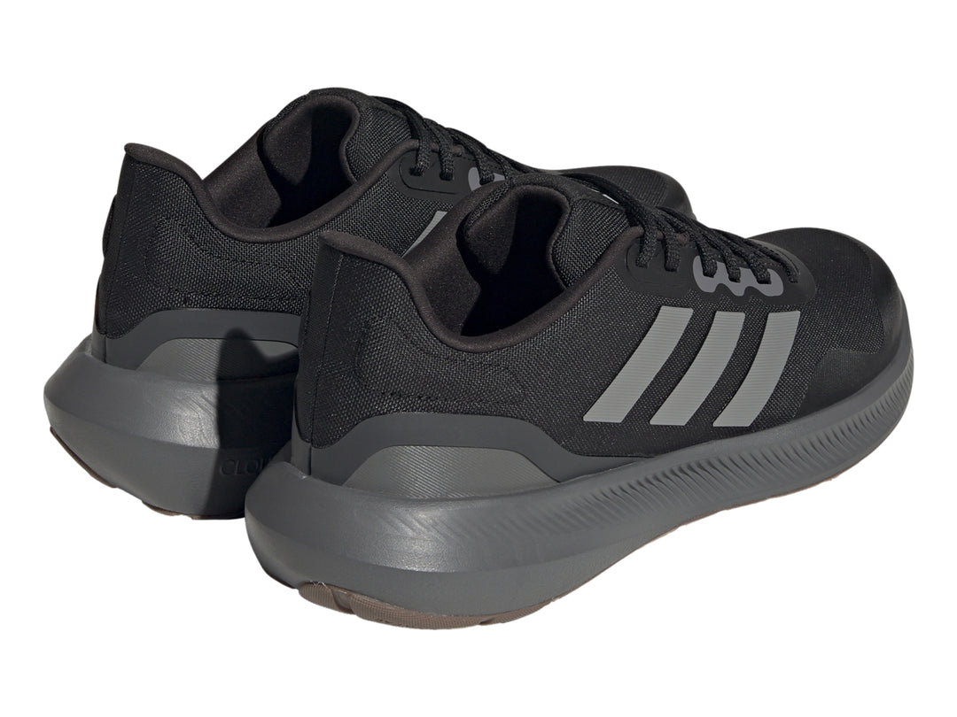 Tenis deportivos Adidas Runfalcon 3.0 color negro con franjas y suela en color gris.