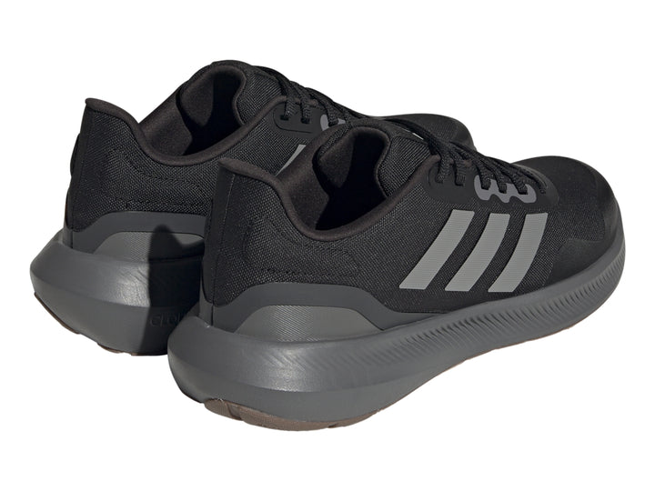 Tenis deportivos Adidas Runfalcon 3.0 color negro con franjas y suela en color gris.