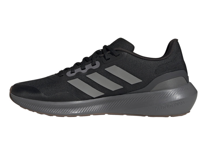 Tenis deportivos Adidas Runfalcon 3.0 color negro con franjas y suela en color gris.