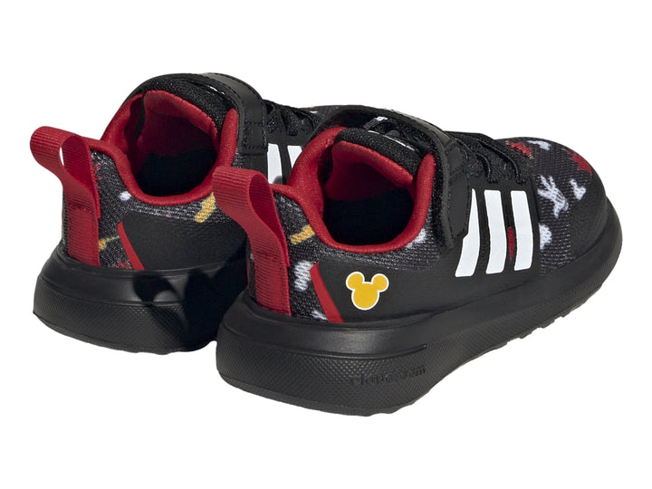 Tenis deportivos Adidas negros para niño con detalles de Mickey Mouse, rayas blancas y cierre de velcro.