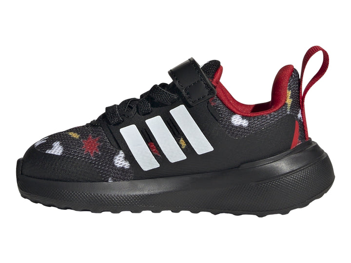 Tenis deportivos Adidas negros para niño con detalles de Mickey Mouse, rayas blancas y cierre de velcro.