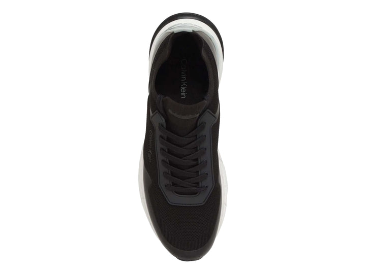 Tenis Calvin Klein negros con suela blanca y detalles en tejido.