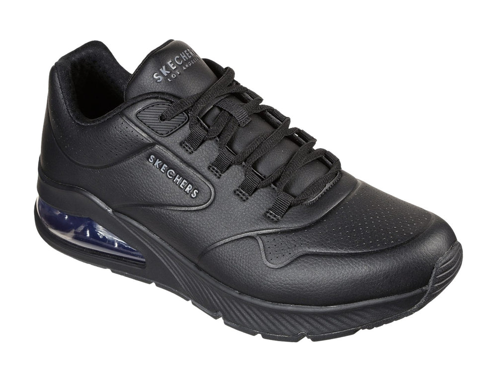 Tenis deportivos Skechers color negro con cámara de aire visible en el talón y acabado mate.