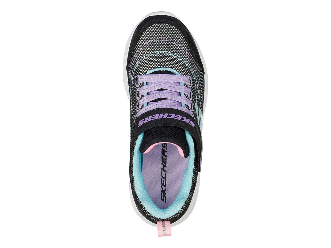 Tenis deportivos Skechers color negro con detalles morados y azules y suela blanca.