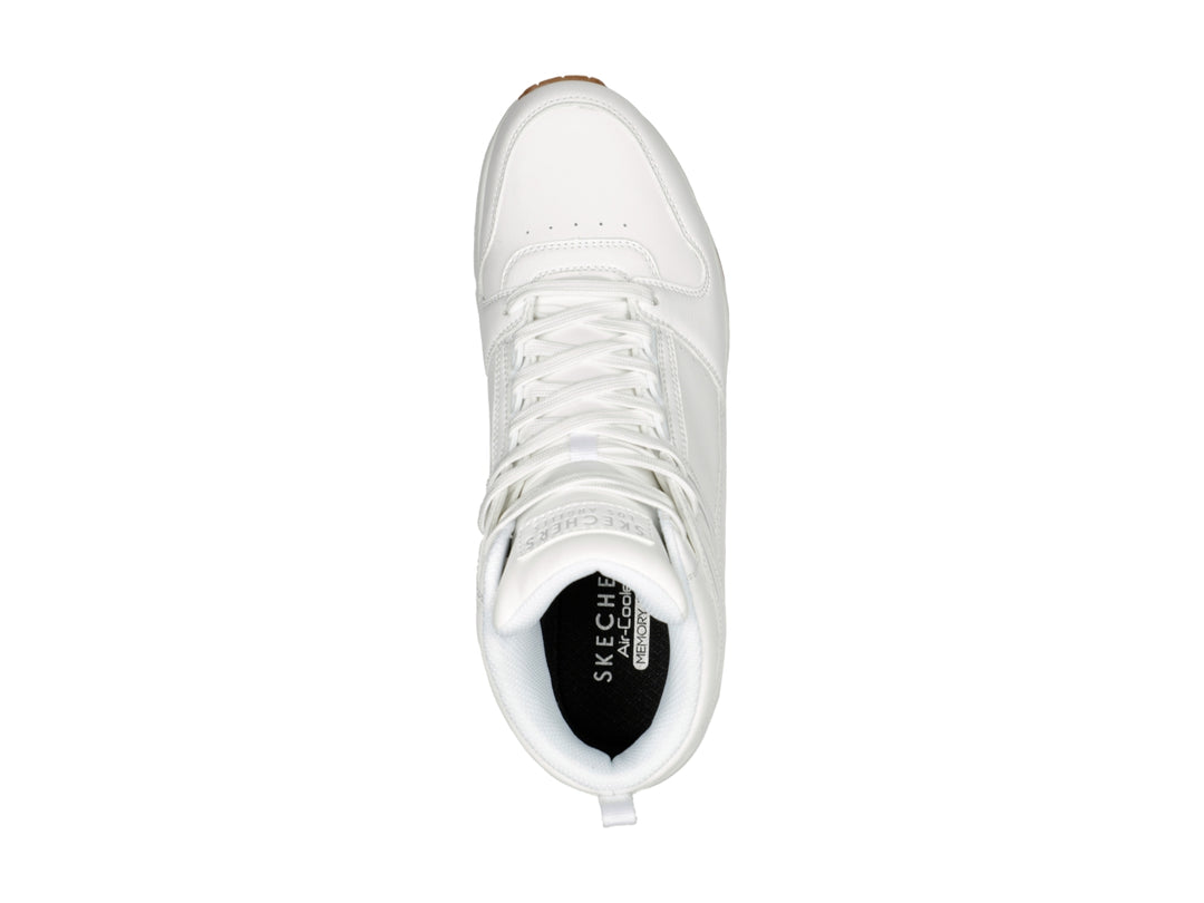 Tenis Skechers blancos de cuello alto con suela color café y cámara de aire visible en el talón.