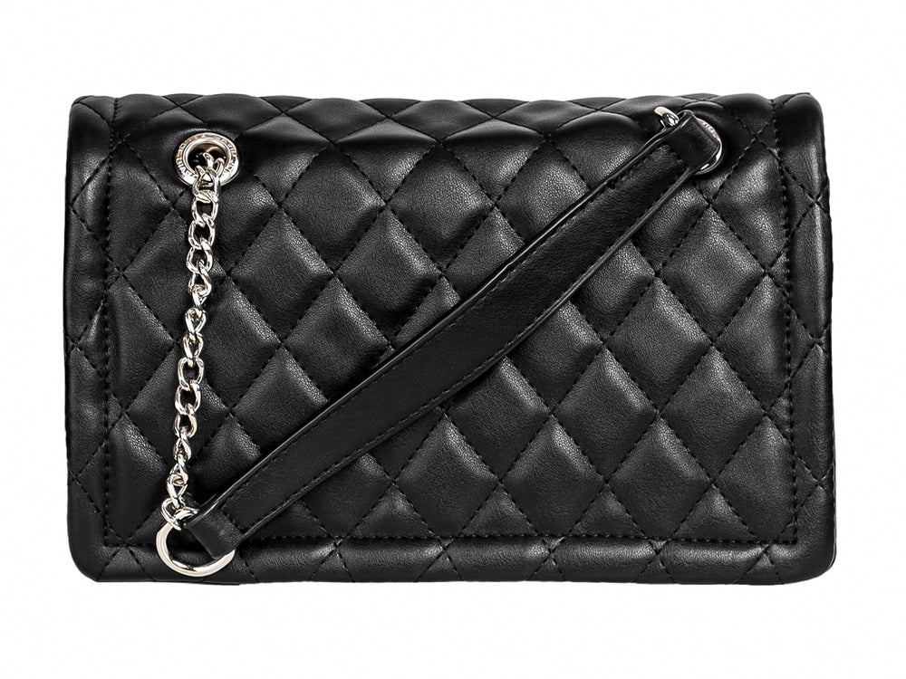 Bolso negro acolchado con detalles en plata y asa de cadena.