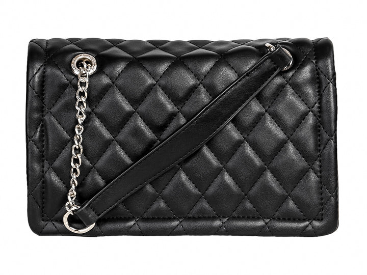 Bolso negro acolchado con detalles en plata y asa de cadena.