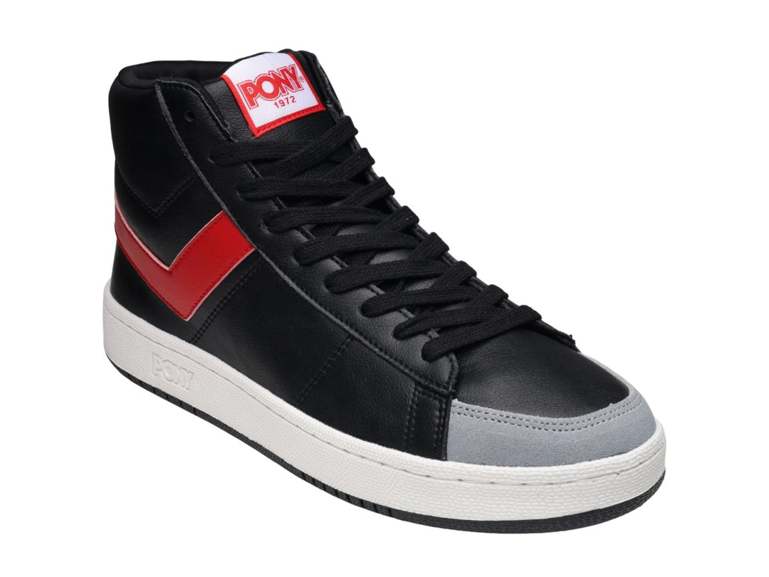 Tenis PONY Pro 80 Hi color negro con detalle en V rojo y suela blanca.