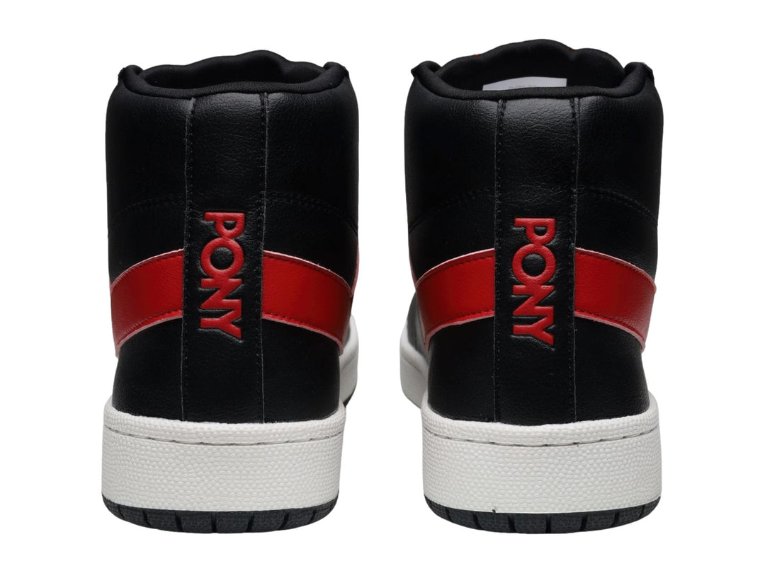 Tenis PONY Pro 80 Hi color negro con detalle en V rojo y suela blanca.
